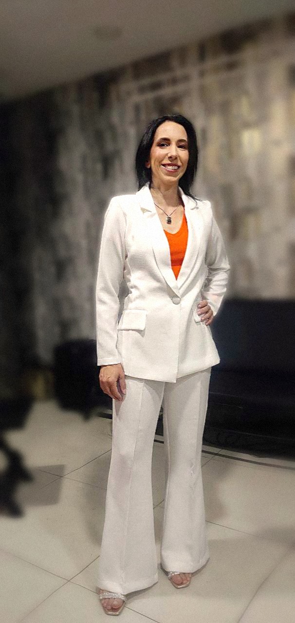 Marta Maria de blazer branco